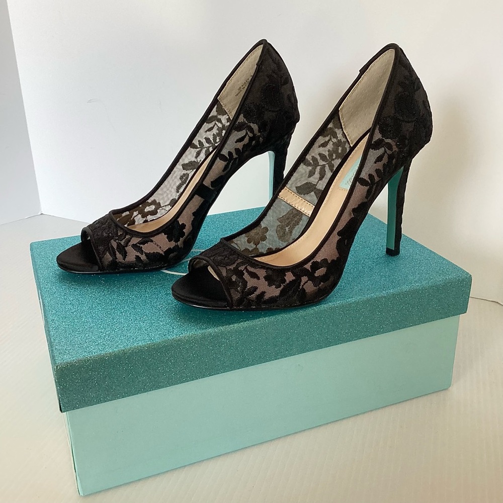 Blue by Betsey Johnson S/B Adley Black Lace Pumps Peep Toe 6B $150